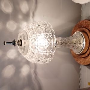 Vtg Crystal Waffle Pattern Table Top Lamp